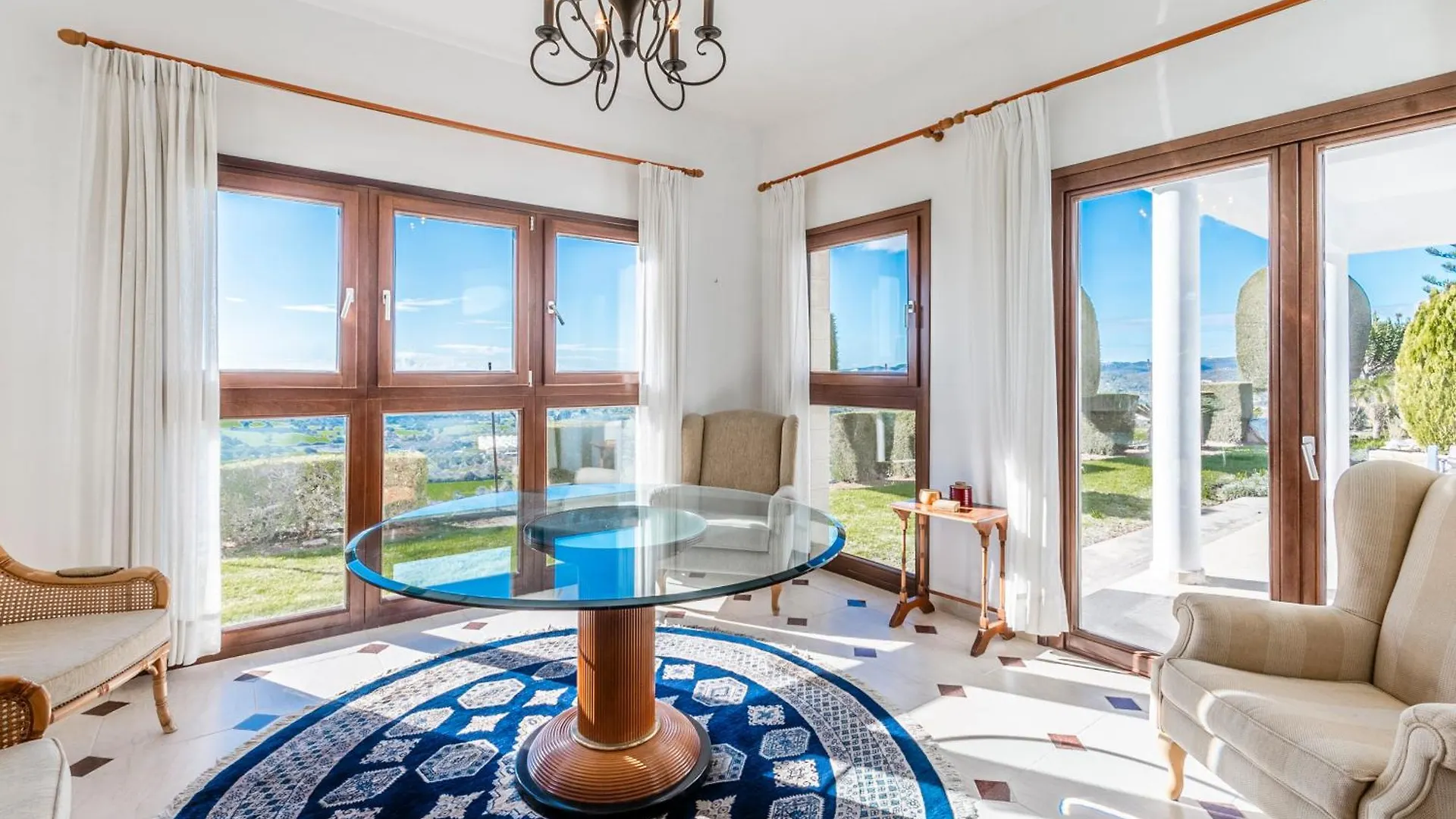 فيلة فيلا Mountain View 6 Bed Mansion With Private Padel Court, Pool & Gym لارنكا قبرص