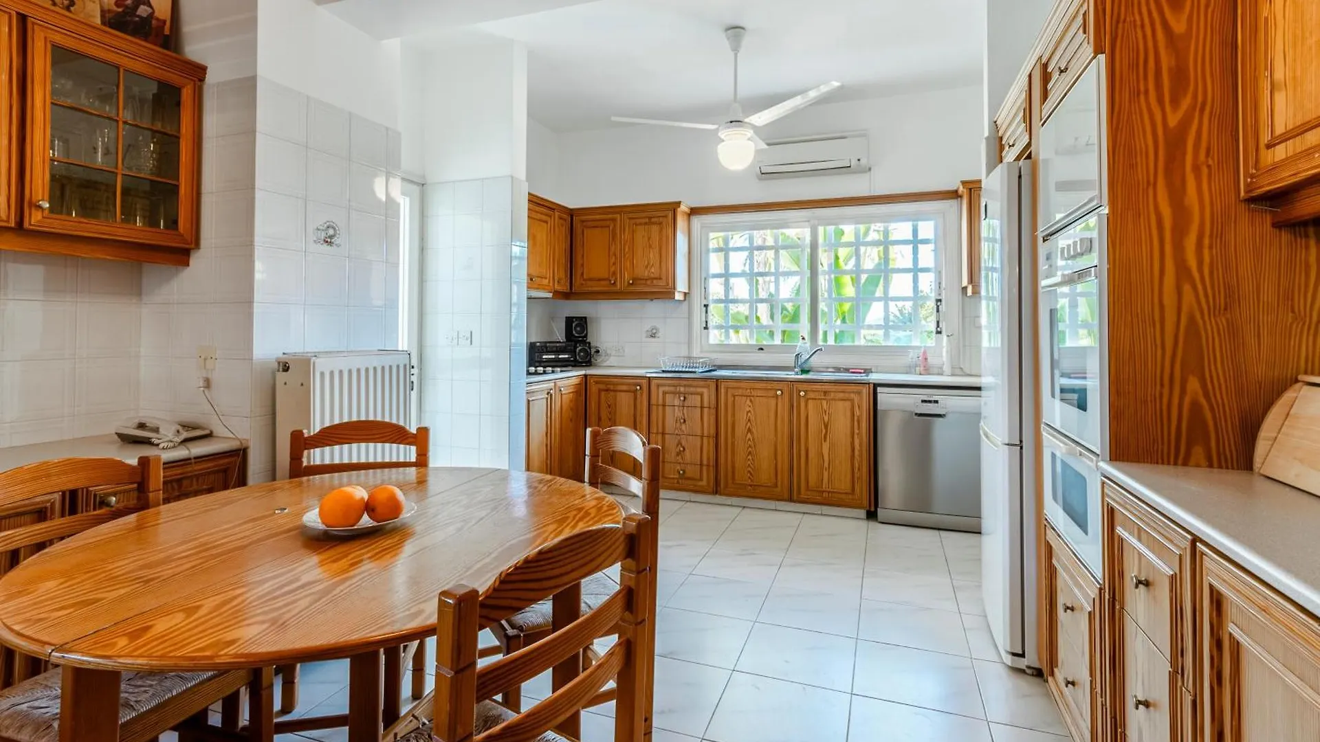 فيلا Mountain View 6 Bed Mansion With Private Padel Court, Pool & Gym لارنكا