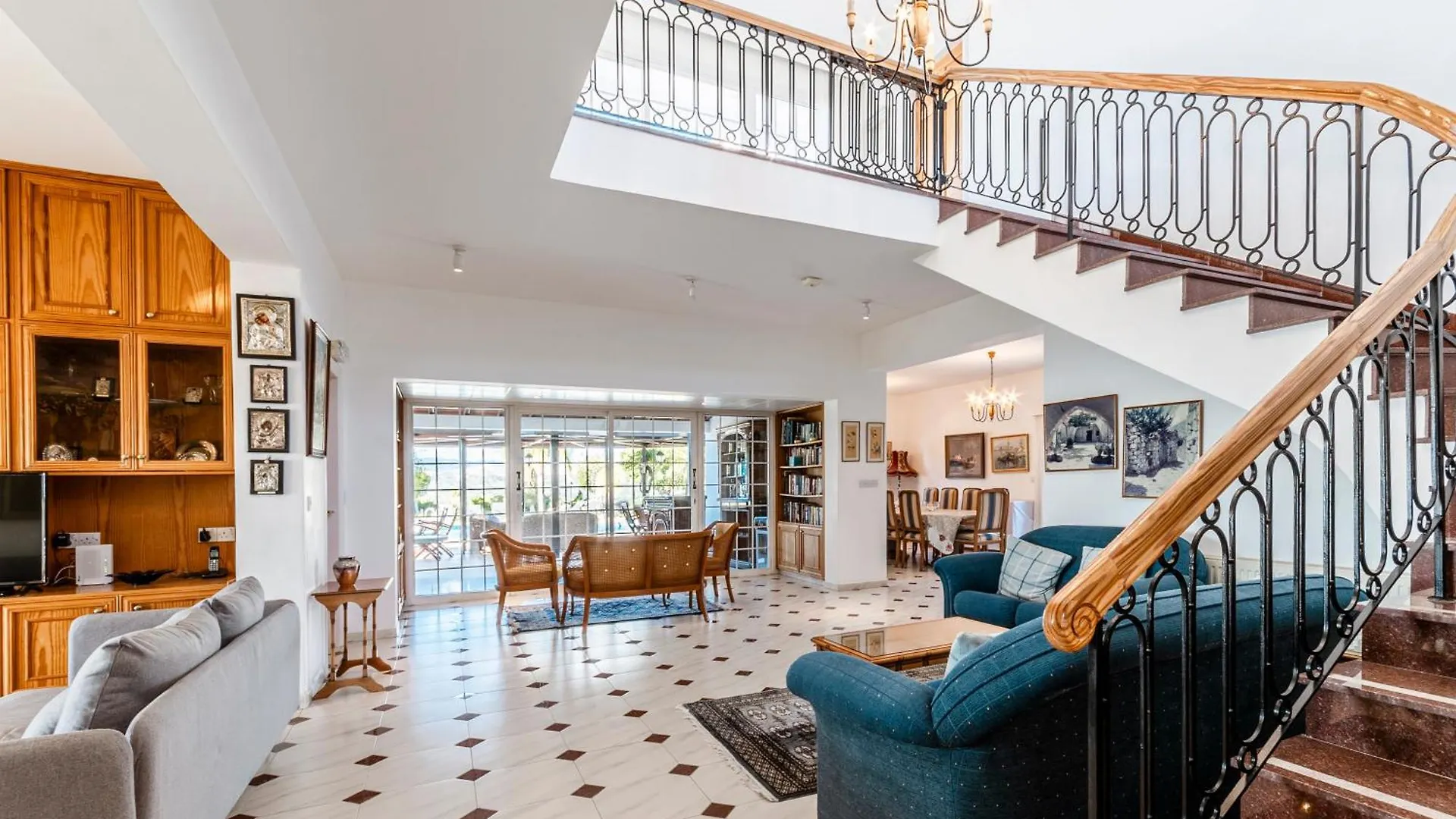 فيلة فيلا Mountain View 6 Bed Mansion With Private Padel Court, Pool & Gym لارنكا