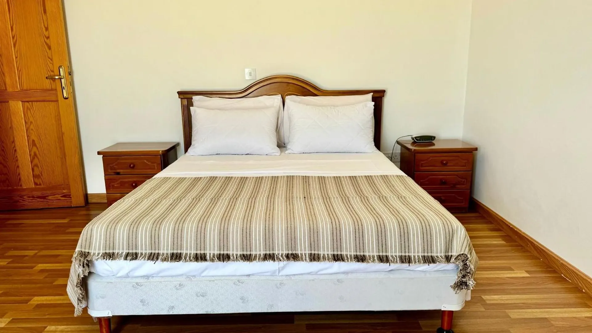 فيلا Mountain View 6 Bed Mansion With Private Padel Court, Pool & Gym لارنكا قبرص