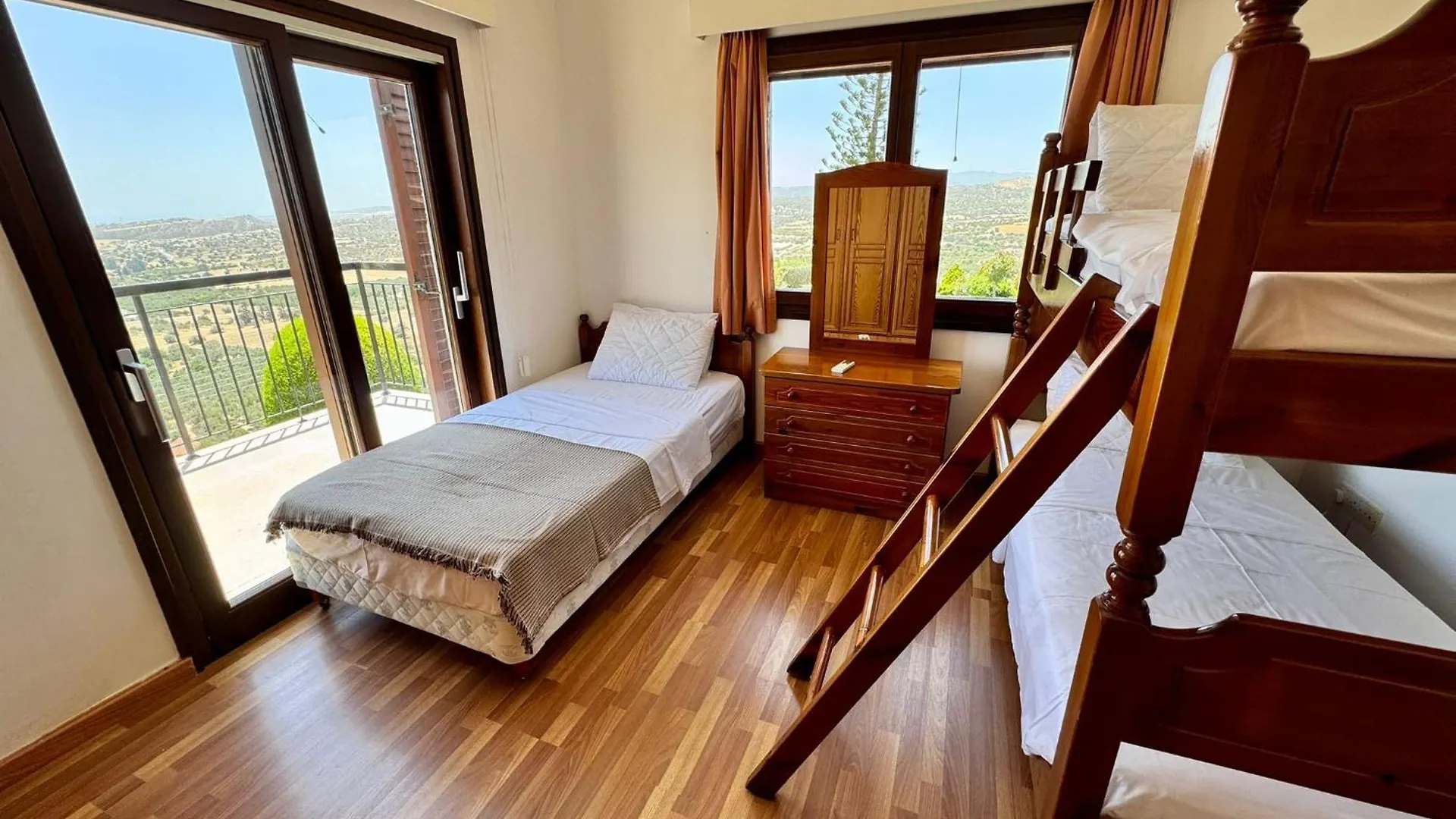 فيلا Mountain View 6 Bed Mansion With Private Padel Court, Pool & Gym لارنكا 0*,  قبرص