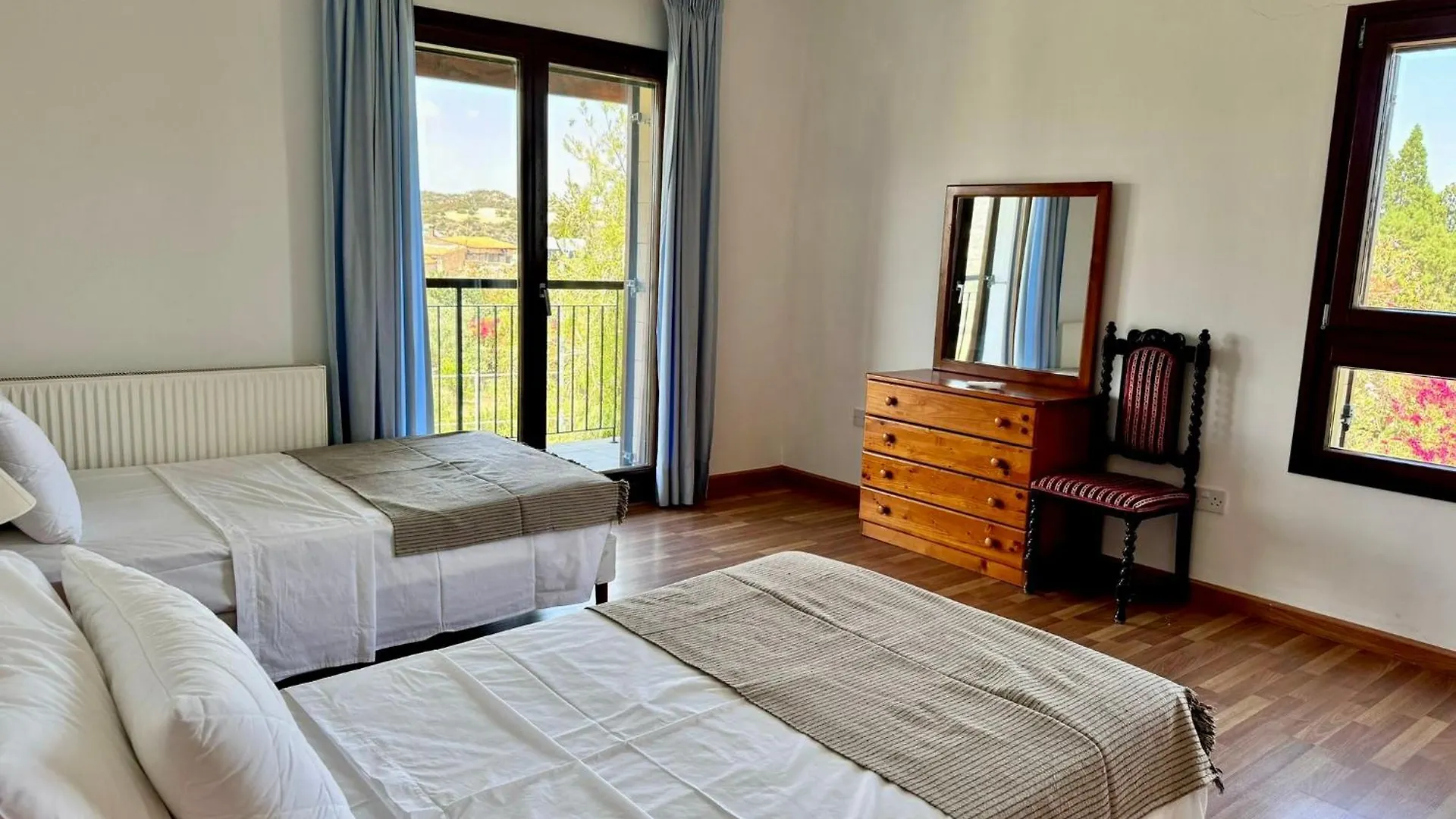 فيلا Mountain View 6 Bed Mansion With Private Padel Court, Pool & Gym لارنكا